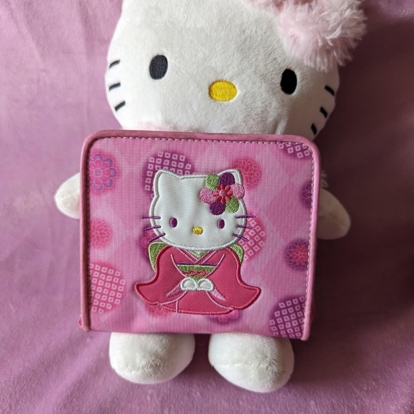 hello kitty wallet pink Japan outfit design - Picture 1 of 5